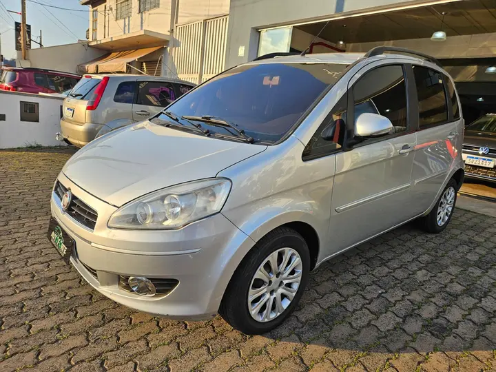 Fiat Idea 2012/2013 seminovo em Araraquara
