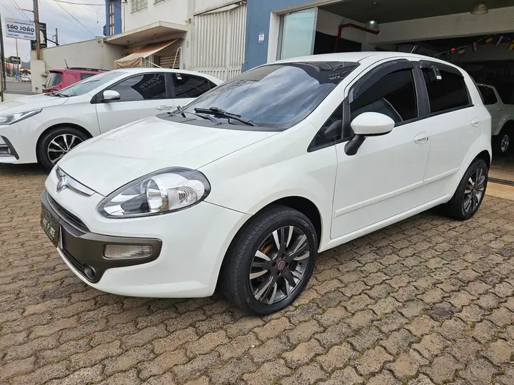 Fiat Punto 2012/2013 seminovo em Araraquara