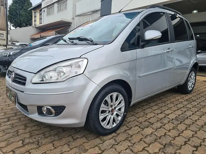 Fiat Idea 2012/2013 seminovo em Araraquara