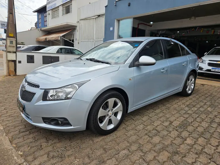 Chevrolet Cruze 2011/2012 seminovo em Araraquara