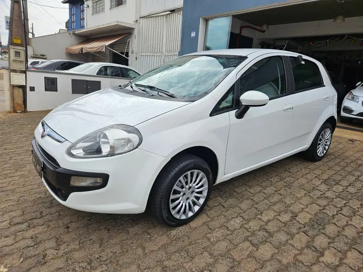 Fiat Punto 2012/2013 seminovo em Araraquara