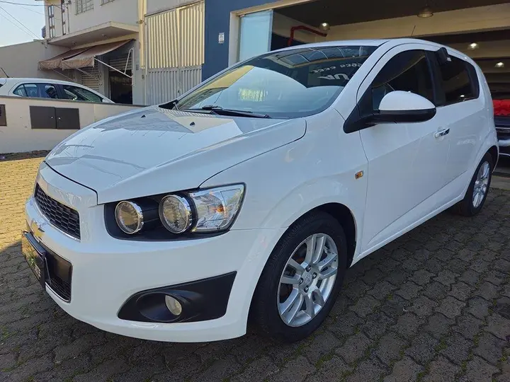 Chevrolet Sonic 2013/2014 seminovo em Araraquara